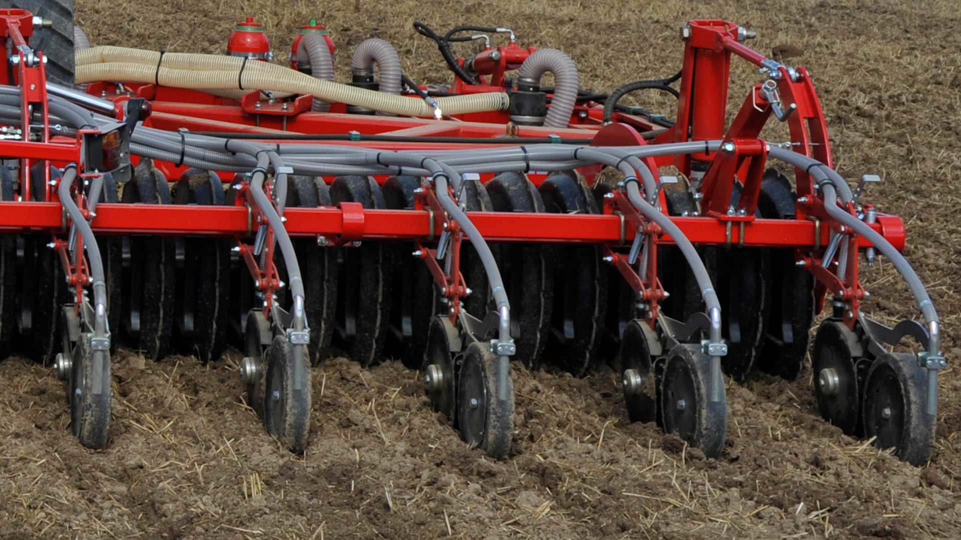 Sub-Tiller-seeding-with-disc-coulters.jpg