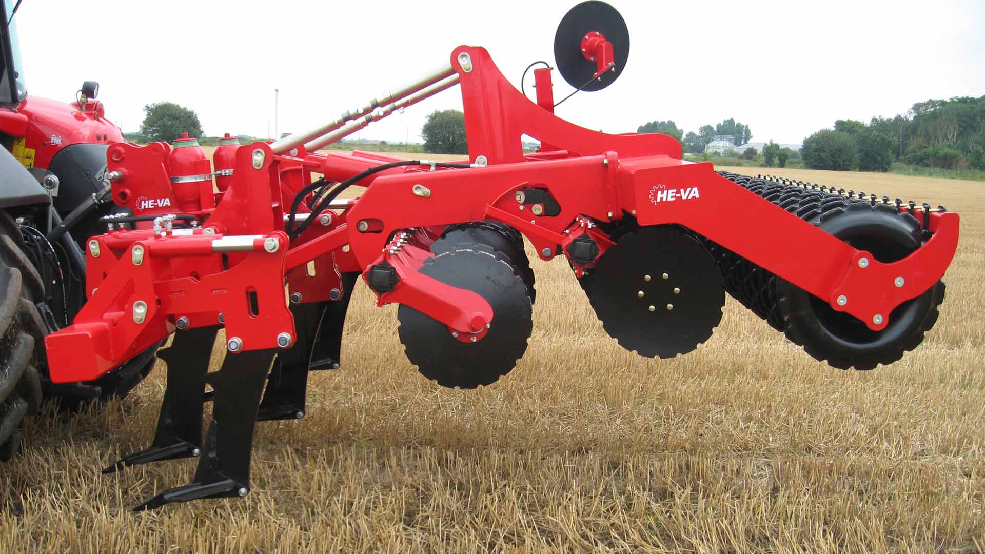 Lifting the discs, the Combi Disc can be used for in-depth soil loosening.